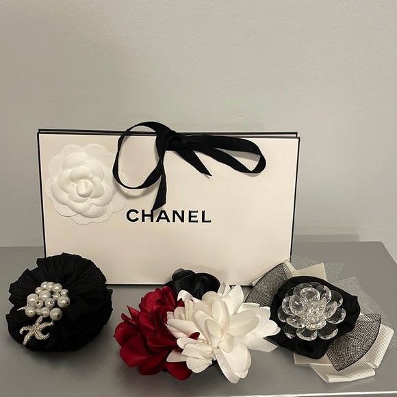 White House Black Market Jewelry - White House black market brooch pin bundle